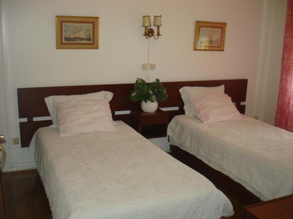 Pensao Residencial Luanda Hotel Tomar Room photo