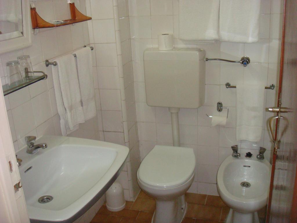 Pensao Residencial Luanda Hotel Tomar Room photo