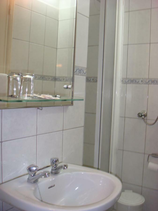 Pensao Residencial Luanda Hotel Tomar Exterior photo